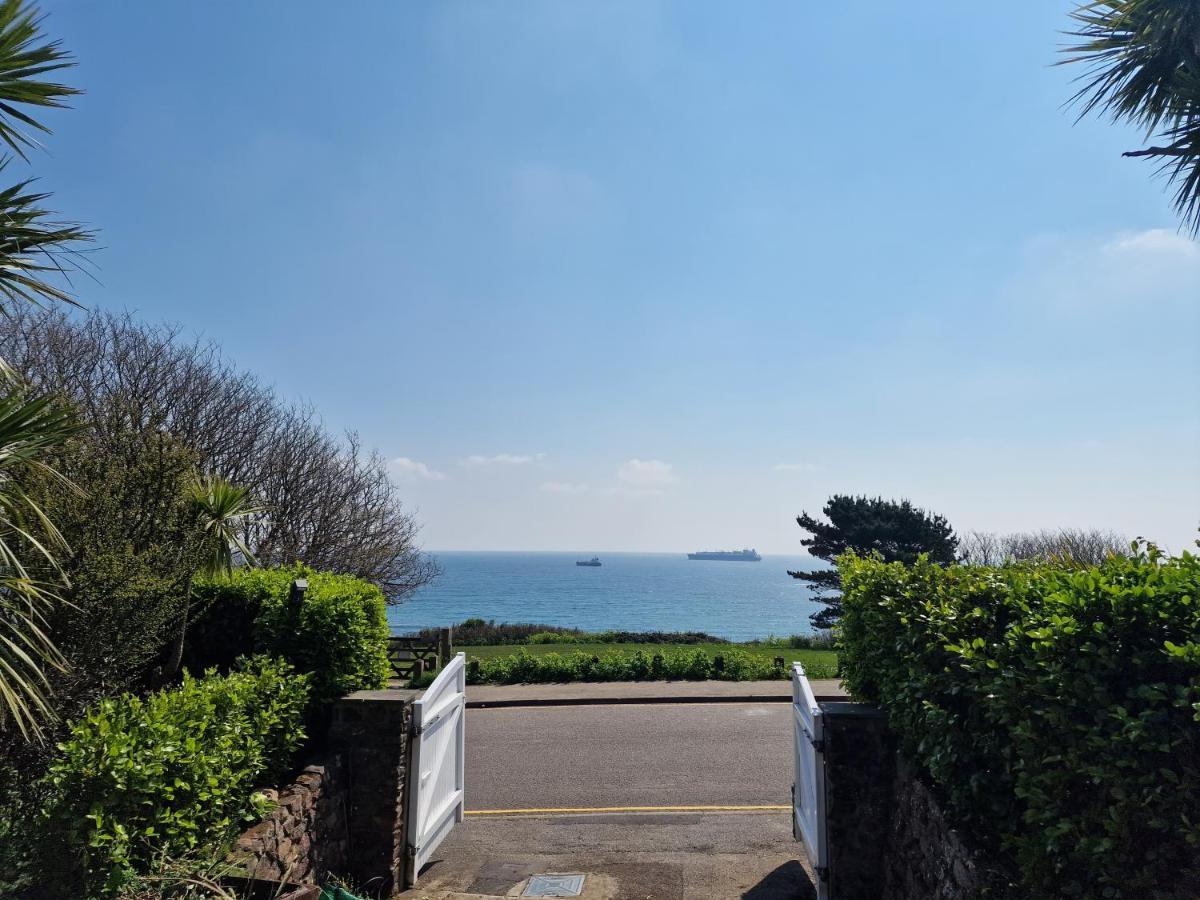 Blue Hills Luxury Apartment, Bay Front With Parking Falmouth Bagian luar foto