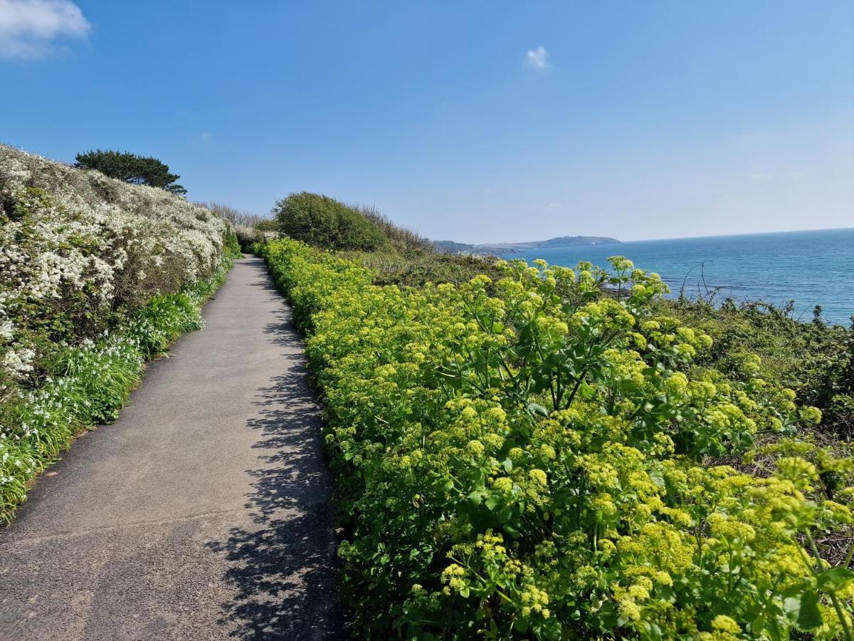Blue Hills Luxury Apartment, Bay Front With Parking Falmouth Bagian luar foto